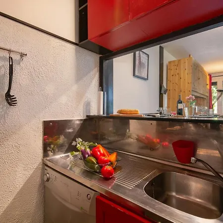 Apartment Sleeps 4 *