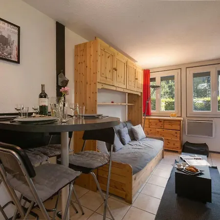 Sleeps 4 *